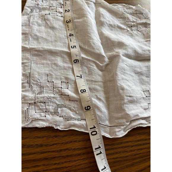 White embroidered handkerchiefs - Picture 15 of 16